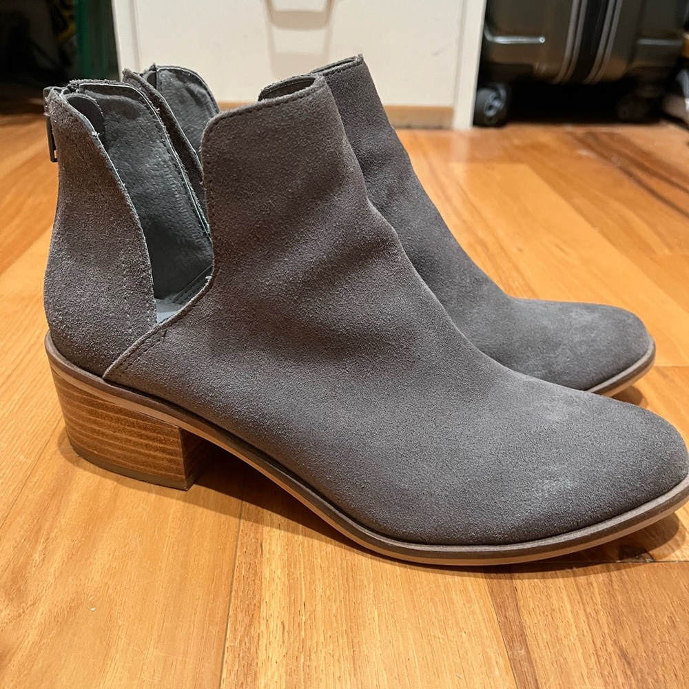 Steve Madden gray suede booties. Size 8.5 Excellent used condition.